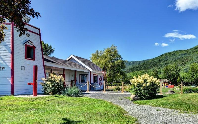 Maison Accueillante - Spa, Fleuve Et Montagnes! Petite-Riviere-Saint-Francois Exterior foto